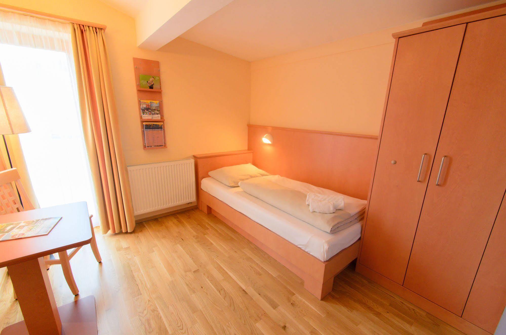 Jufa Hotel Knappenberg Ober-Gossen Bagian luar foto