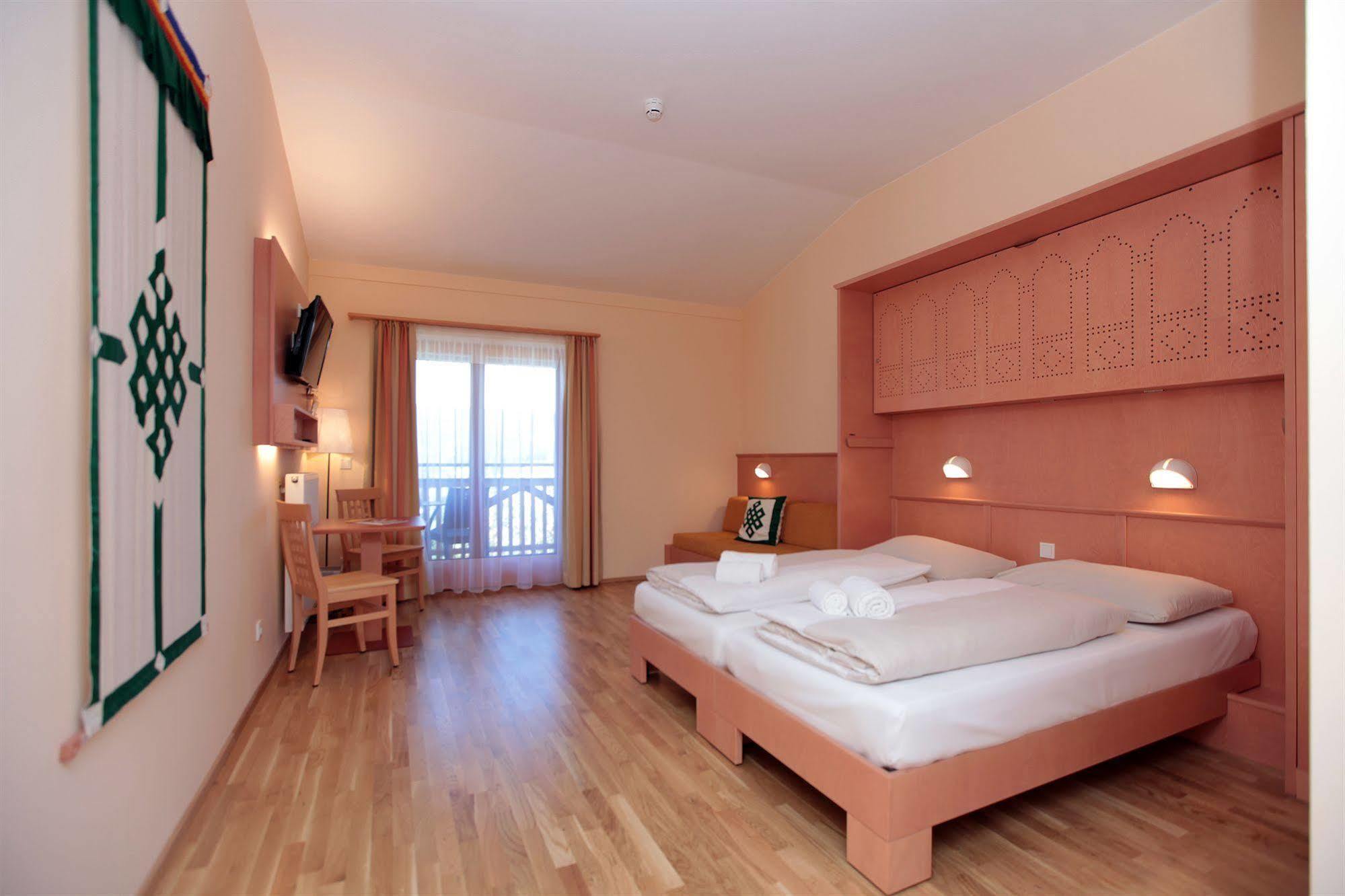 Jufa Hotel Knappenberg Ober-Gossen Bagian luar foto